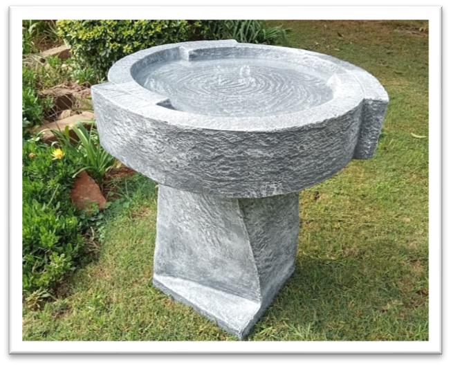 Twisted Classic Top & Stand Bird Bath